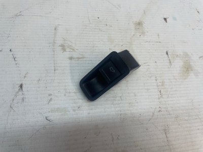 Кнопка открывания багажника Volkswagen Polo 2020