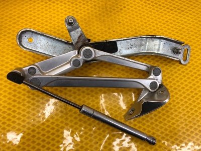 Петля крышки багажника правая Volkswagen Phaeton 2005 3D2