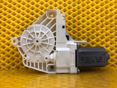 Моторчик стеклоподъемника передней левой двери Audi Q7 2014 4LB