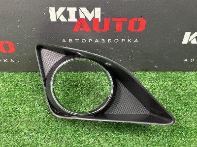 Накладка противотуманной фары Toyota Auris