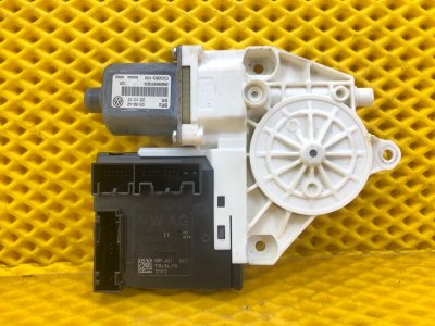 Моторчик стеклоподъемника передней правой двери Volkswagen Tiguan