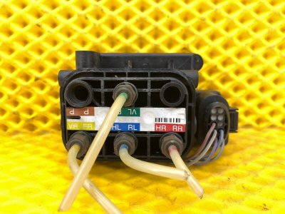 Блок клапанов пневмоподвески Mercedes-Benz S-Class 2014 W222