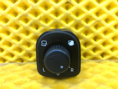 Кнопка регулировки зеркал Volkswagen Tiguan