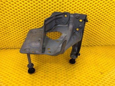 Кронштейн компрессора пневмоподвески Mercedes-Benz S-Class 2014 W222