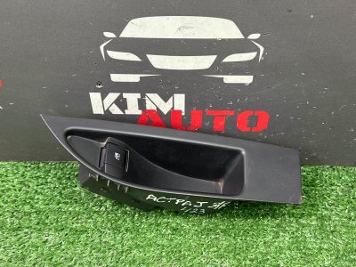 Кнопка стеклоподъемника Opel Astra J