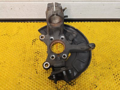 Кулак передний правый Volkswagen Tiguan