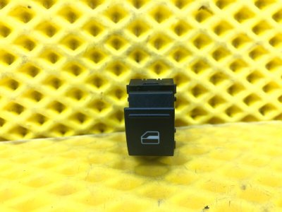 Кнопка стеклоподъемника задней двери Volkswagen Tiguan