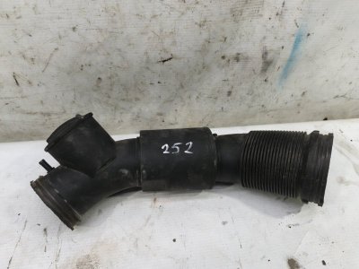 Патрубок воздушного фильтра Audi A6 2012