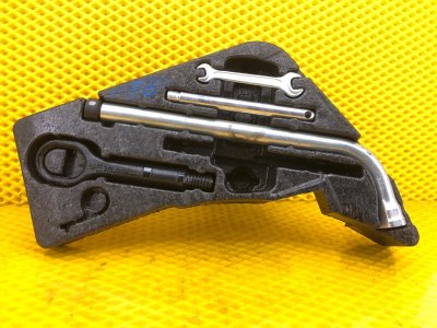 Набор инструментов Audi Q7 2014 4LB