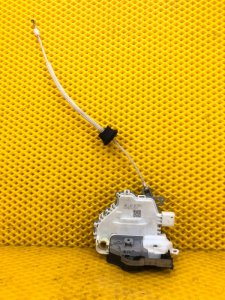 Замок двери передней правой Audi Q7 2014 4LB