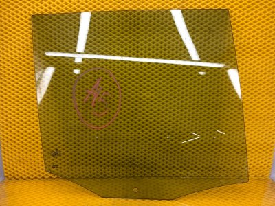 Стекло двери заднее правое Volkswagen Tiguan