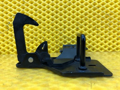 Крюк замка капота Audi Q7 2014 4LB