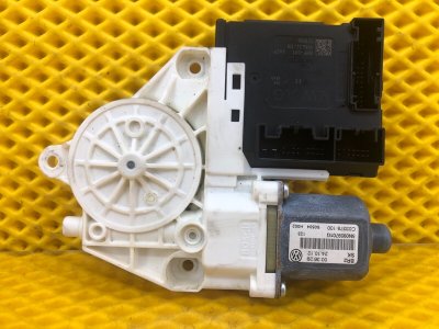 Моторчик стеклоподъемника передней левой двери Volkswagen Tiguan