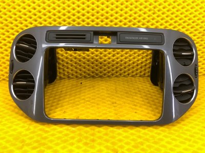 Дефлектор воздуховода центральный Volkswagen Tiguan