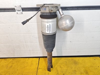 Пневмостойка , амортизатор Volkswagen Phaeton 2005 3D2