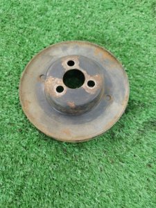 Шкив водяного насоса. лада 21102 2002