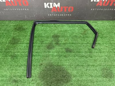 Уплотнитель стекла двери Kia Ceed 2 2015 SW