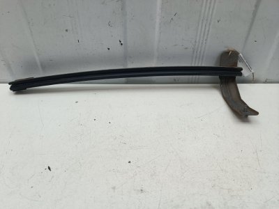 Направляющая стекла двери Nissan Note E11