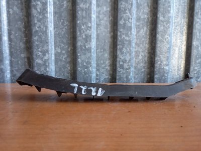 Кронштейн бампера Skoda YETI 2011 5L