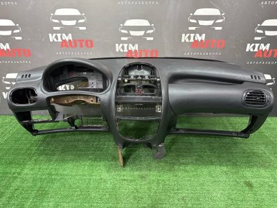 Торпедо Peugeot 206