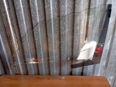 Стекло двери Skoda YETI 2011 5L