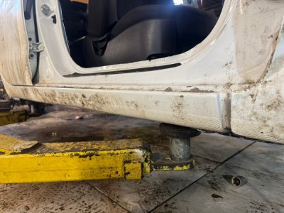 Порог кузова Kia Rio 3 2017 седан