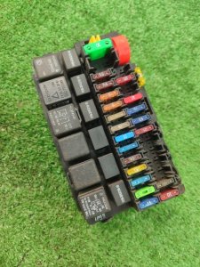 Блок предохранителей Лада Гранта 2012 седан