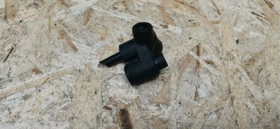 Тройник вентиляции картерных газов Mercedes E-Class W210