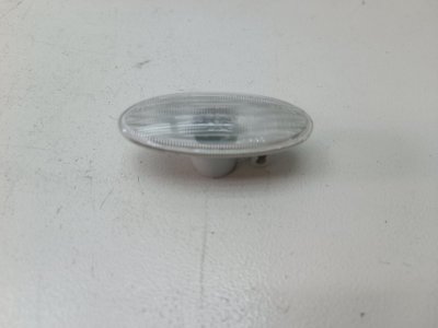 Поворотник в крыле Nissan Note E11