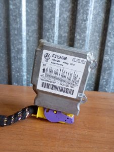 Блок управления подушками безопасности Skoda YETI 2011 5L