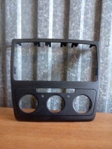 Рамка магнитолы Skoda YETI 2011 5L