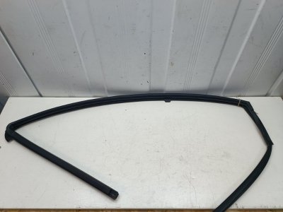 Уплотнитель стекла Nissan Note E11