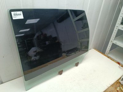 Стекло двери Nissan Note E11