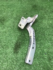 Петля капота