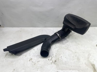 Резонатор воздушного фильтра GMC Jimmy II 1995