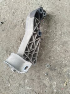 Кронштейн коробки передач Лада Гранта 2012 седан