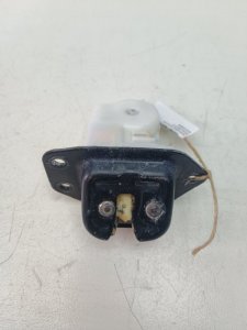 Замок двери багажника Nissan Note E11