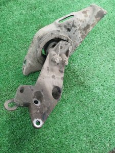 Кронштейн коробки передач Лада Гранта 2012 седан