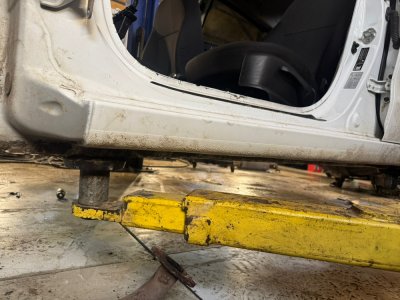 Порог кузова Kia Rio 3 2017 седан