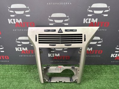 Рамка магнитолы с дефлекторами Opel Astra