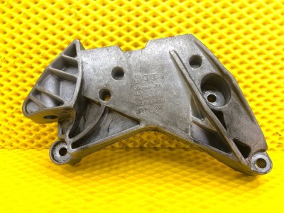 Кронштейн двигателя правый Volkswagen Tiguan 2013 5N1