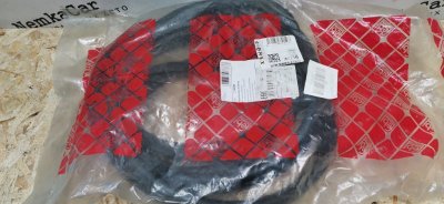 Уплотнитель заднего стекла Mercedes S-Klass W116