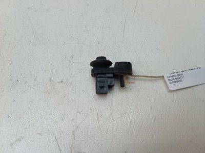 Концевик двери Nissan Note E11