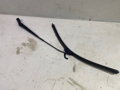 Поводок стеклоочистителя Lada Largus 2013