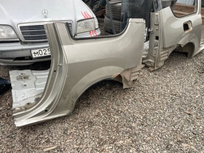 Крыло Lada Largus 2013