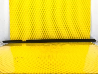 Уплотнитель стекла двери Mercedes-Benz S-Class 2014 W222