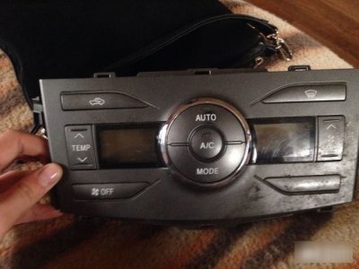 Блок управления климатом Toyota Corolla E150