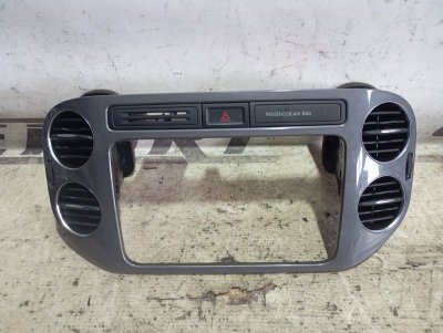 Накладка консоли центральной Volkswagen Tiguan 2014 5N