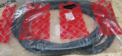 Уплотнитель лобового стекла Mercedes S-Klass W116