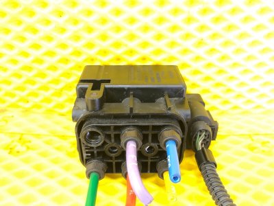 Блок клапанов пневмоподвески Audi Q7 2014 4LB